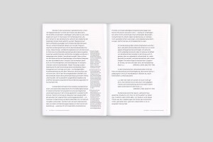 Doppelinnenseite – Textseiten mit Fußnoten in der Marginalspalte und Zitaten