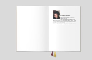doppelinnenseite, linke seite leer, rechte seite biografie der autorin mit farbfoto