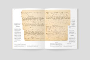 kochbuch doppelseite, in der mitte abbildung der original-kursmitschrift in kurrentschrift, rundherum transkription in lateinschrift