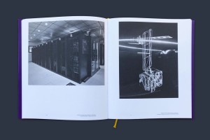 Doppelinnenseite – links: querformatiges SW-Foto, rechts: hochformatiges SW-Foto, darunter jeweils Bildlegenden