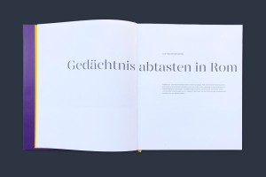 Doppelinnenseite – Textseiten deutsch: Überschrift über beide Seiten, rechts: Leadtext