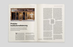 Doppelseite mit einem Beitrag über die Kunst- und Kulturszene seit den 90er Jahren. Linke Seite: Foto des Depots von außen. Rechte Seite: Schwarzer Text auf weißem Hintergrund.