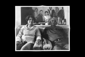 green-line Folder aufgefaltet Vorderseite SW-Foto mit cypriotischem Ehepaar