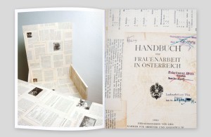 katalog »käthe leichter« von cornelia mittendorfer: innenseite farbabbildung details der künstlerischen arbeit »ein le(e.h.)rstuhl für käthe leichter«